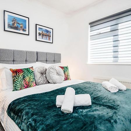 Heathrow 2-Bedroom Maisonette With Parking West Drayton  Экстерьер фото
