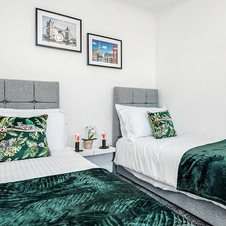 Heathrow 2-Bedroom Maisonette With Parking West Drayton  Экстерьер фото