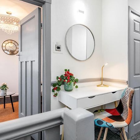 Heathrow 2-Bedroom Maisonette With Parking West Drayton  Экстерьер фото
