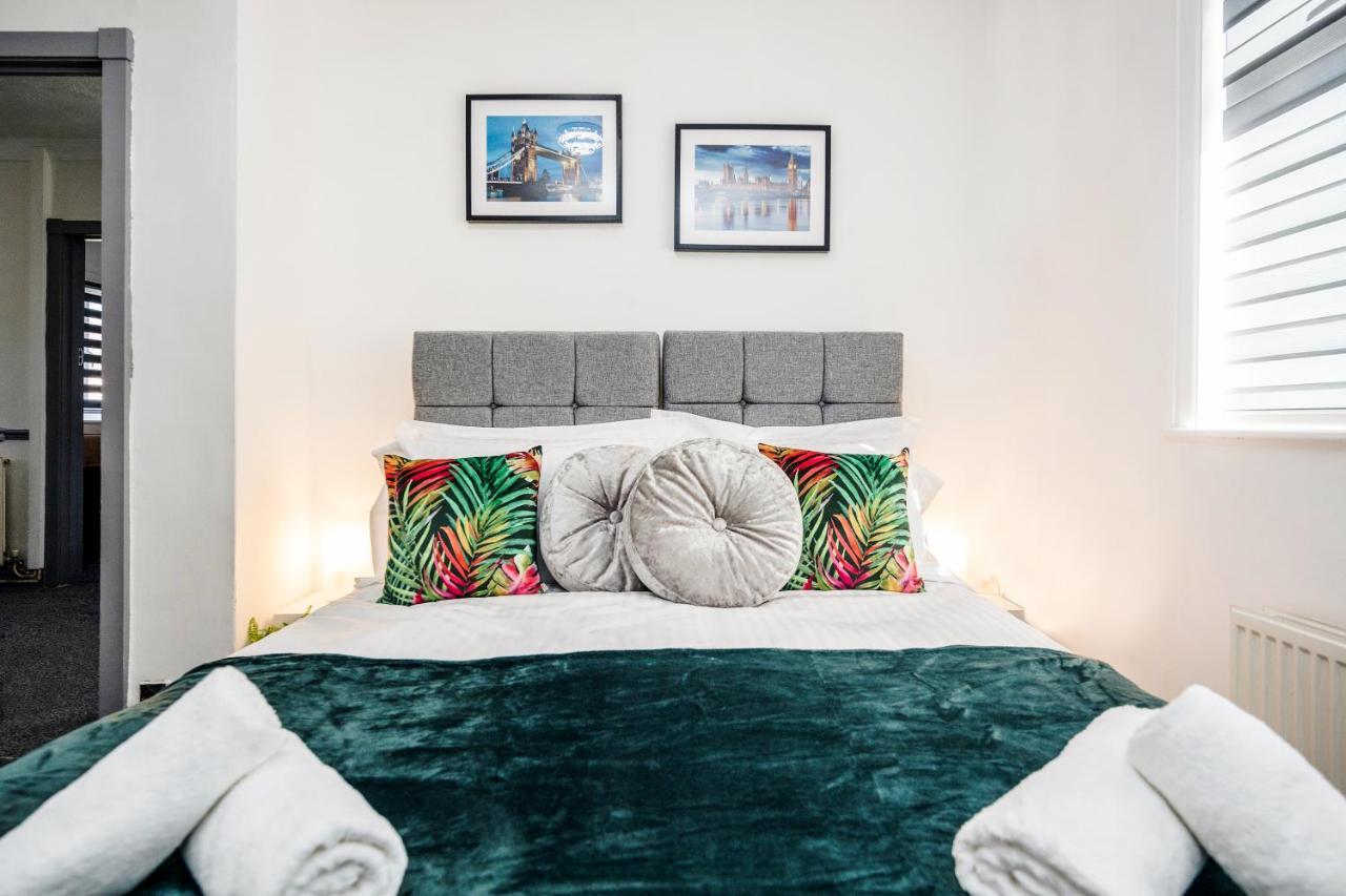 Heathrow 2-Bedroom Maisonette With Parking West Drayton  Экстерьер фото
