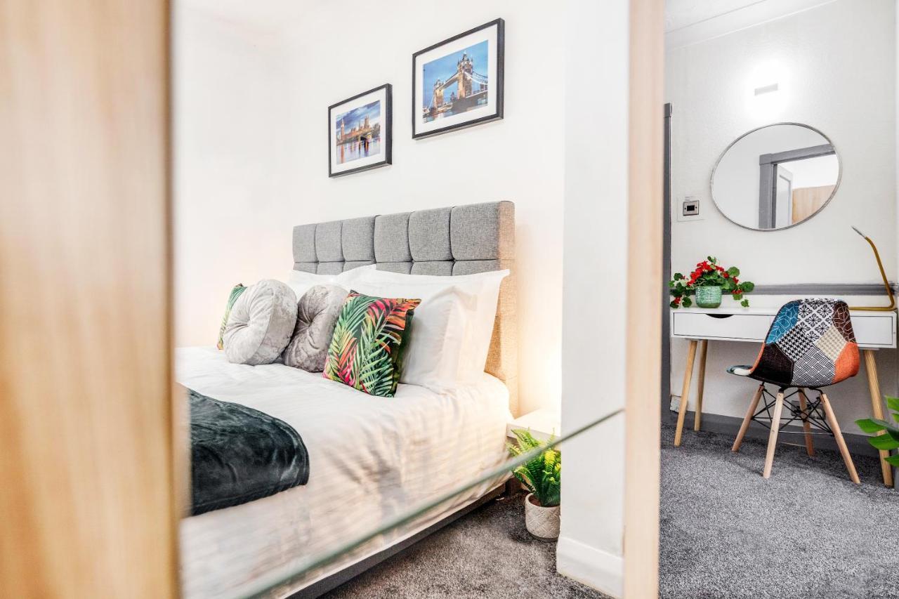 Heathrow 2-Bedroom Maisonette With Parking West Drayton  Экстерьер фото