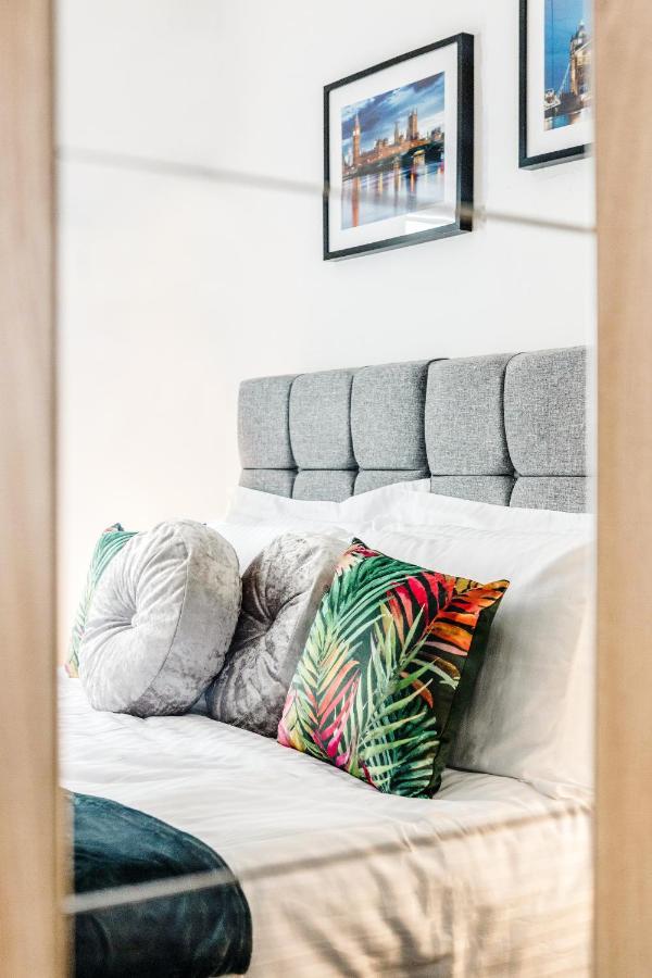 Heathrow 2-Bedroom Maisonette With Parking West Drayton  Экстерьер фото