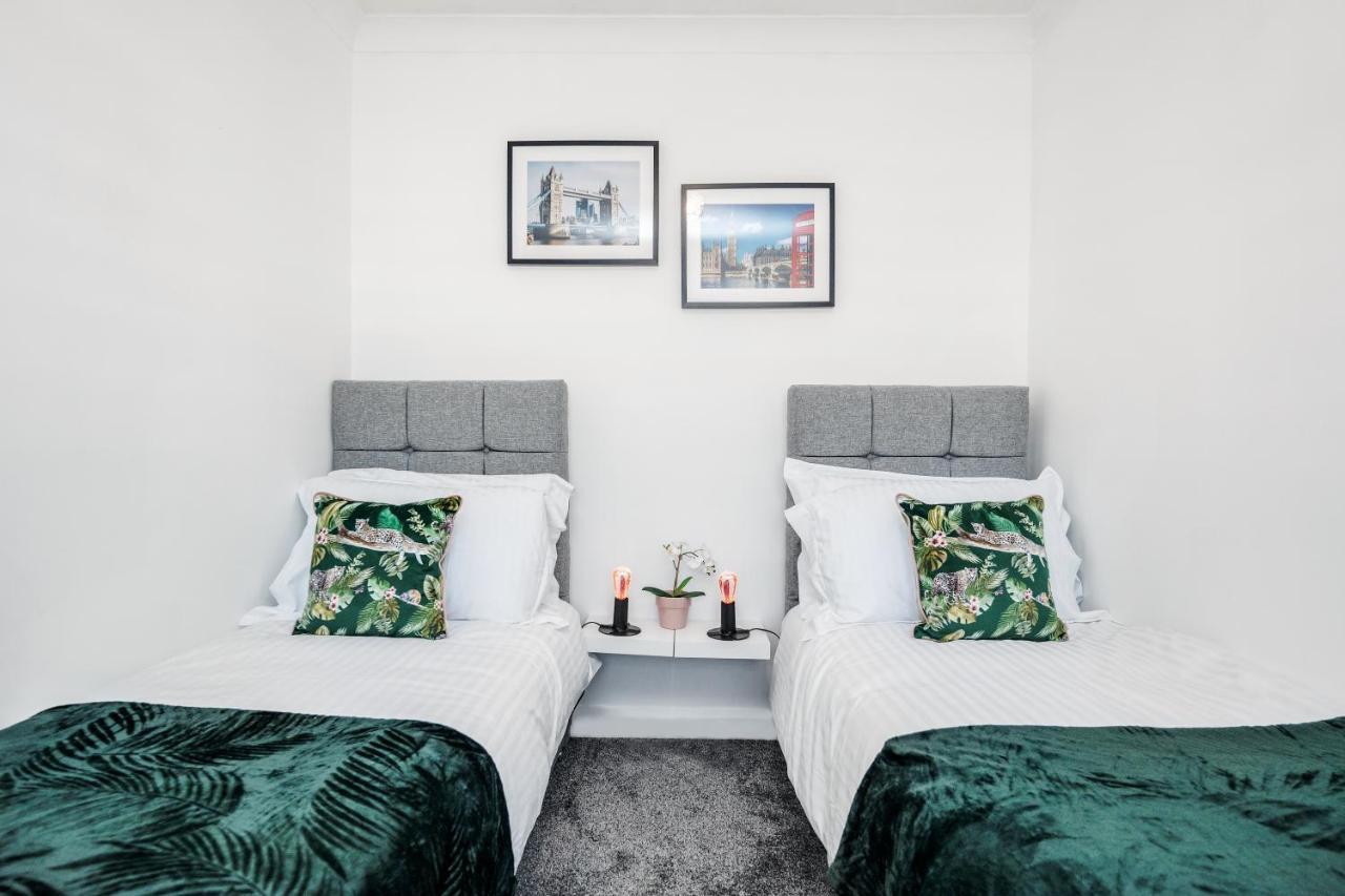 Heathrow 2-Bedroom Maisonette With Parking West Drayton  Экстерьер фото