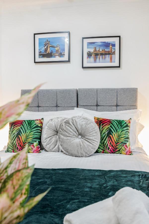 Heathrow 2-Bedroom Maisonette With Parking West Drayton  Экстерьер фото