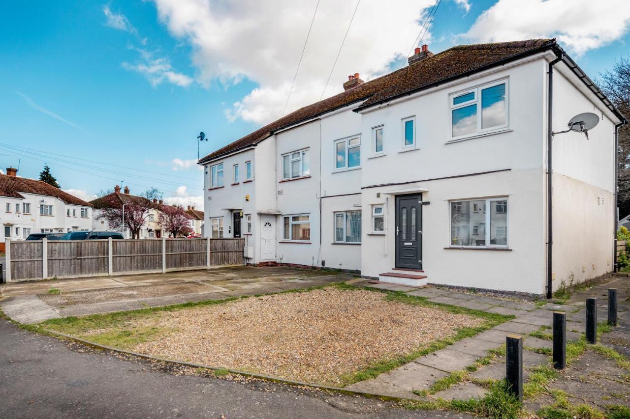 Heathrow 2-Bedroom Maisonette With Parking West Drayton  Экстерьер фото