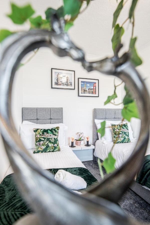 Heathrow 2-Bedroom Maisonette With Parking West Drayton  Экстерьер фото