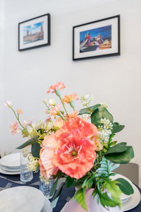 Heathrow 2-Bedroom Maisonette With Parking West Drayton  Экстерьер фото