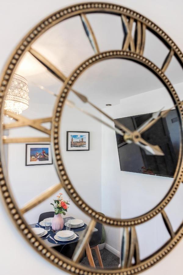 Heathrow 2-Bedroom Maisonette With Parking West Drayton  Экстерьер фото