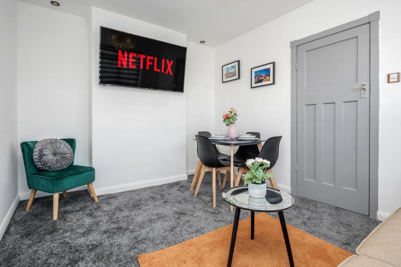 Heathrow 2-Bedroom Maisonette With Parking West Drayton  Экстерьер фото