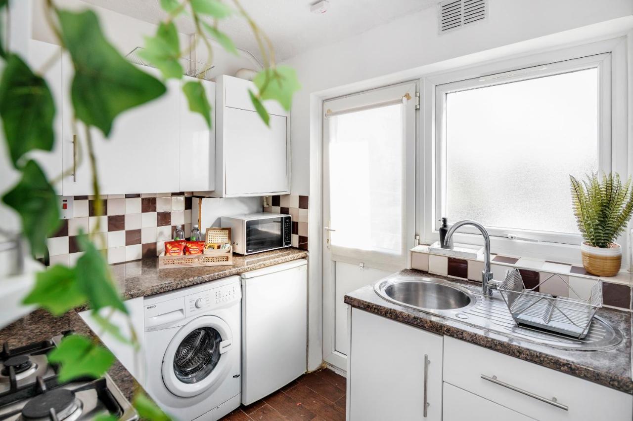 Heathrow 2-Bedroom Maisonette With Parking West Drayton  Экстерьер фото