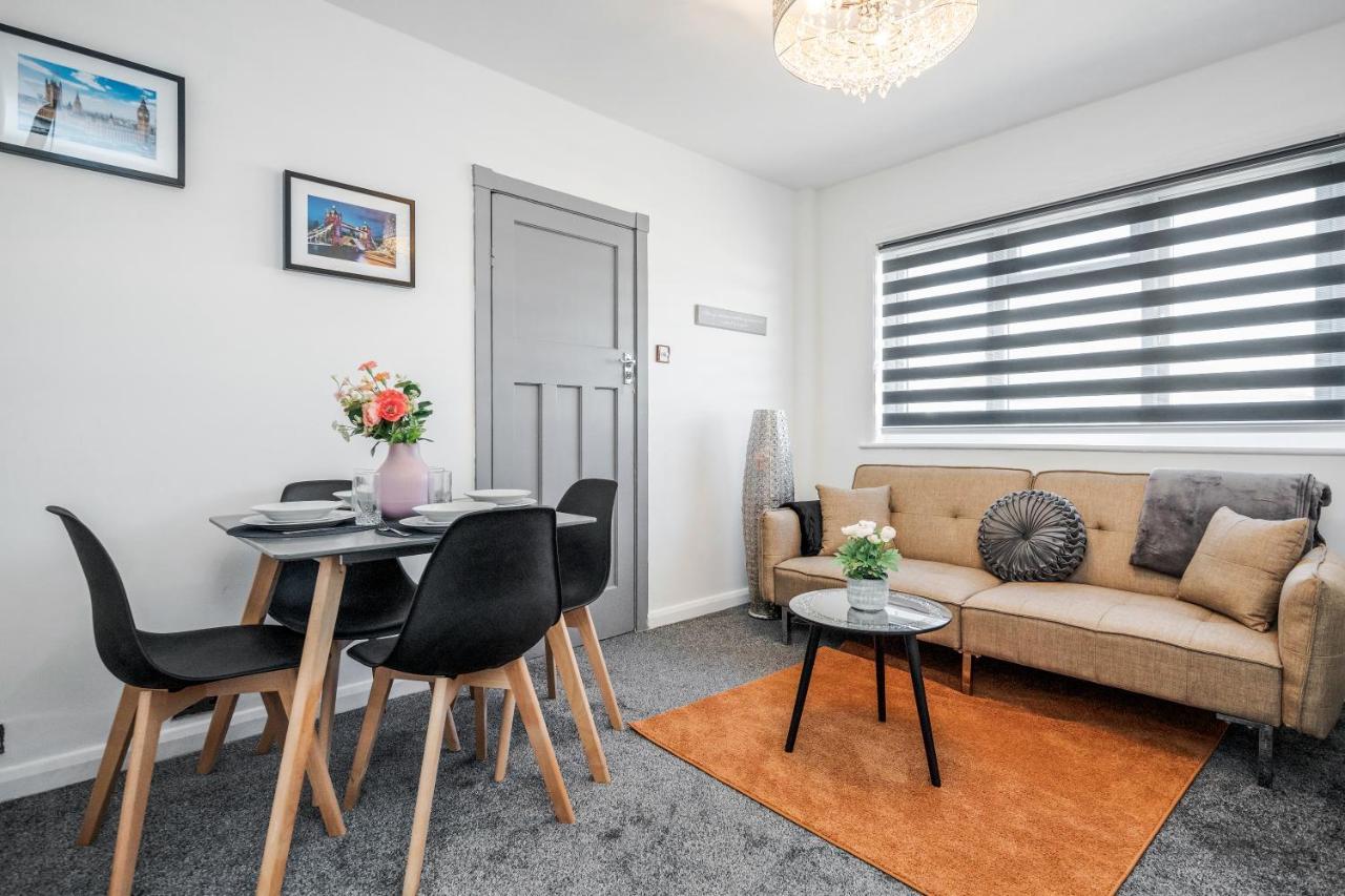 Heathrow 2-Bedroom Maisonette With Parking West Drayton  Экстерьер фото