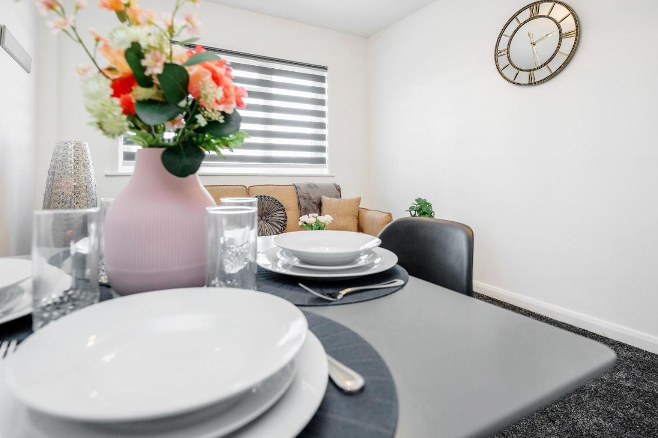 Heathrow 2-Bedroom Maisonette With Parking West Drayton  Экстерьер фото