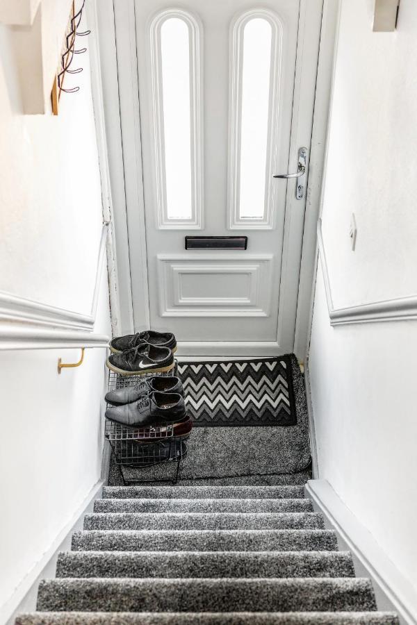 Heathrow 2-Bedroom Maisonette With Parking West Drayton  Экстерьер фото